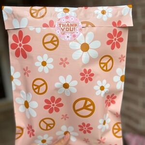 100 qty 10”x13” Daisy and Peace Sign Shipping Bags